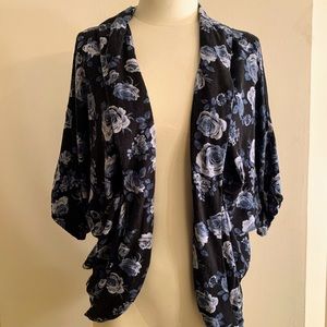 Blue and White Short Floral Kimono Size Small